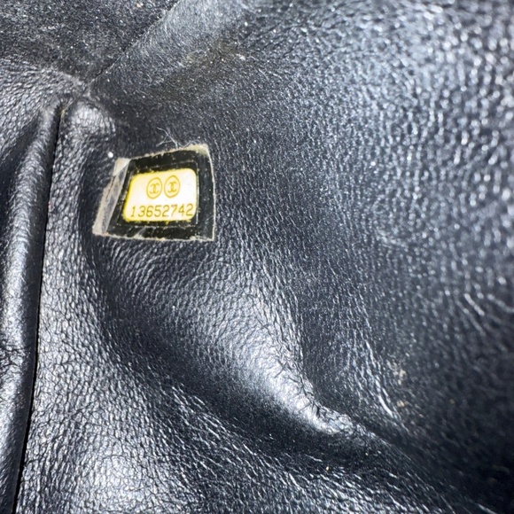 CHANEL Jumbo Single Flap Bag – Black Caviar Leather Quilted with Silver Hardware - Picture 8 of 9